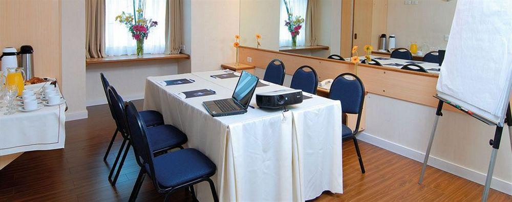 Hotel Aeroparque Inn & Suites Buenos Aires Dış mekan fotoğraf