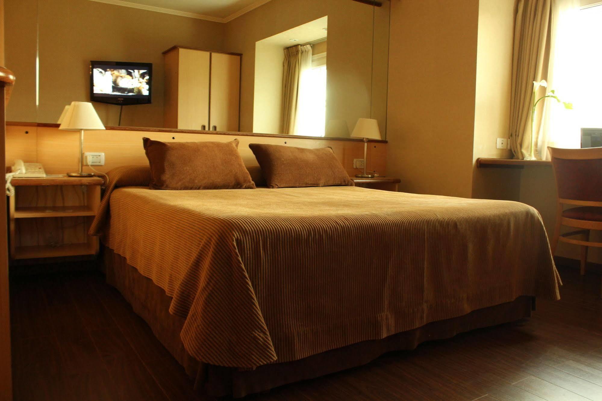 Hotel Aeroparque Inn & Suites Buenos Aires Dış mekan fotoğraf