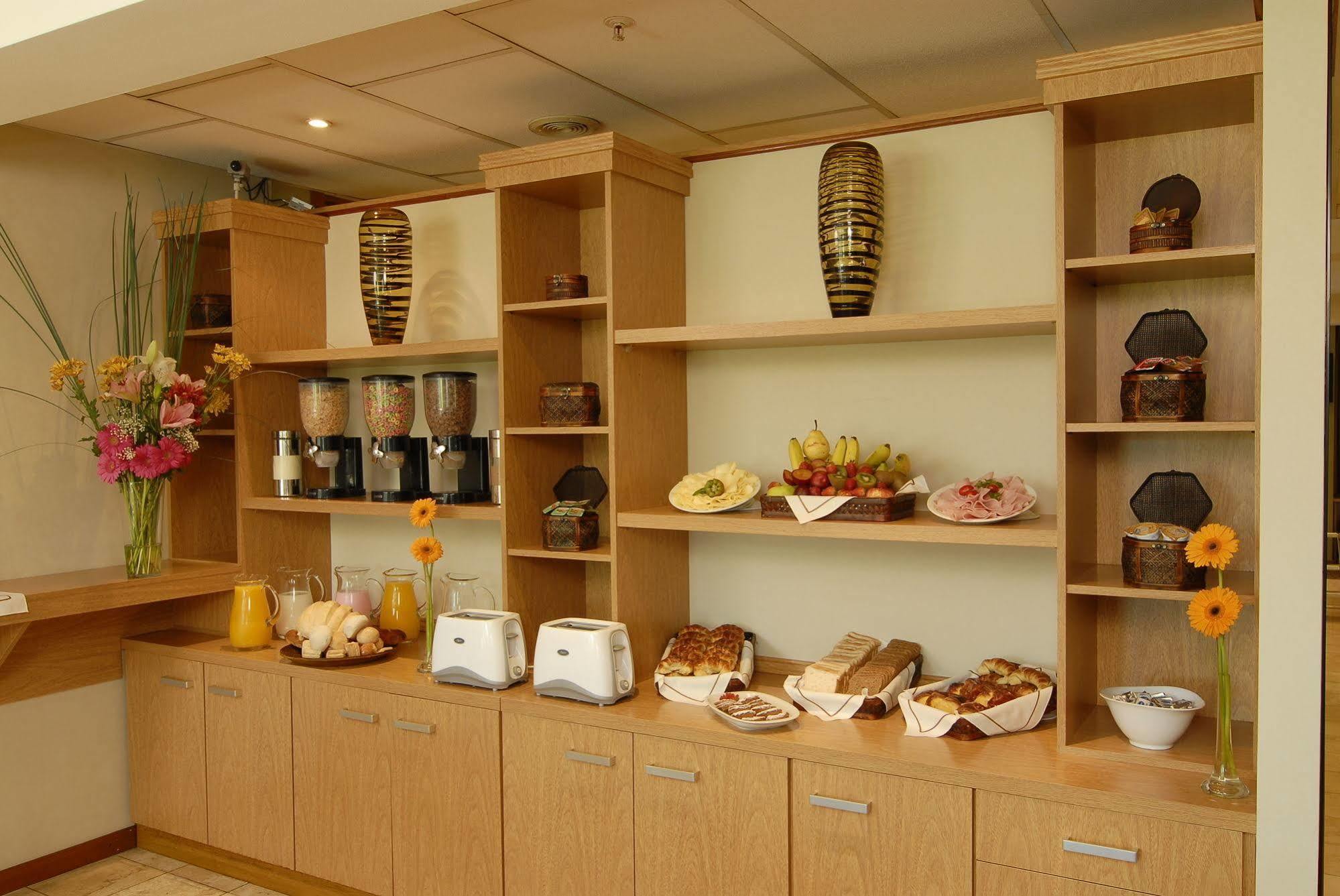 Hotel Aeroparque Inn & Suites Buenos Aires Dış mekan fotoğraf