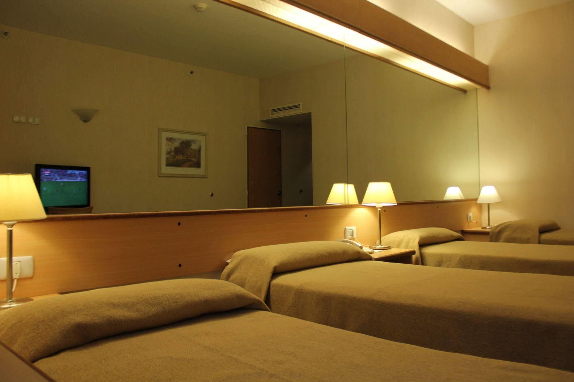 Hotel Aeroparque Inn & Suites Buenos Aires Dış mekan fotoğraf
