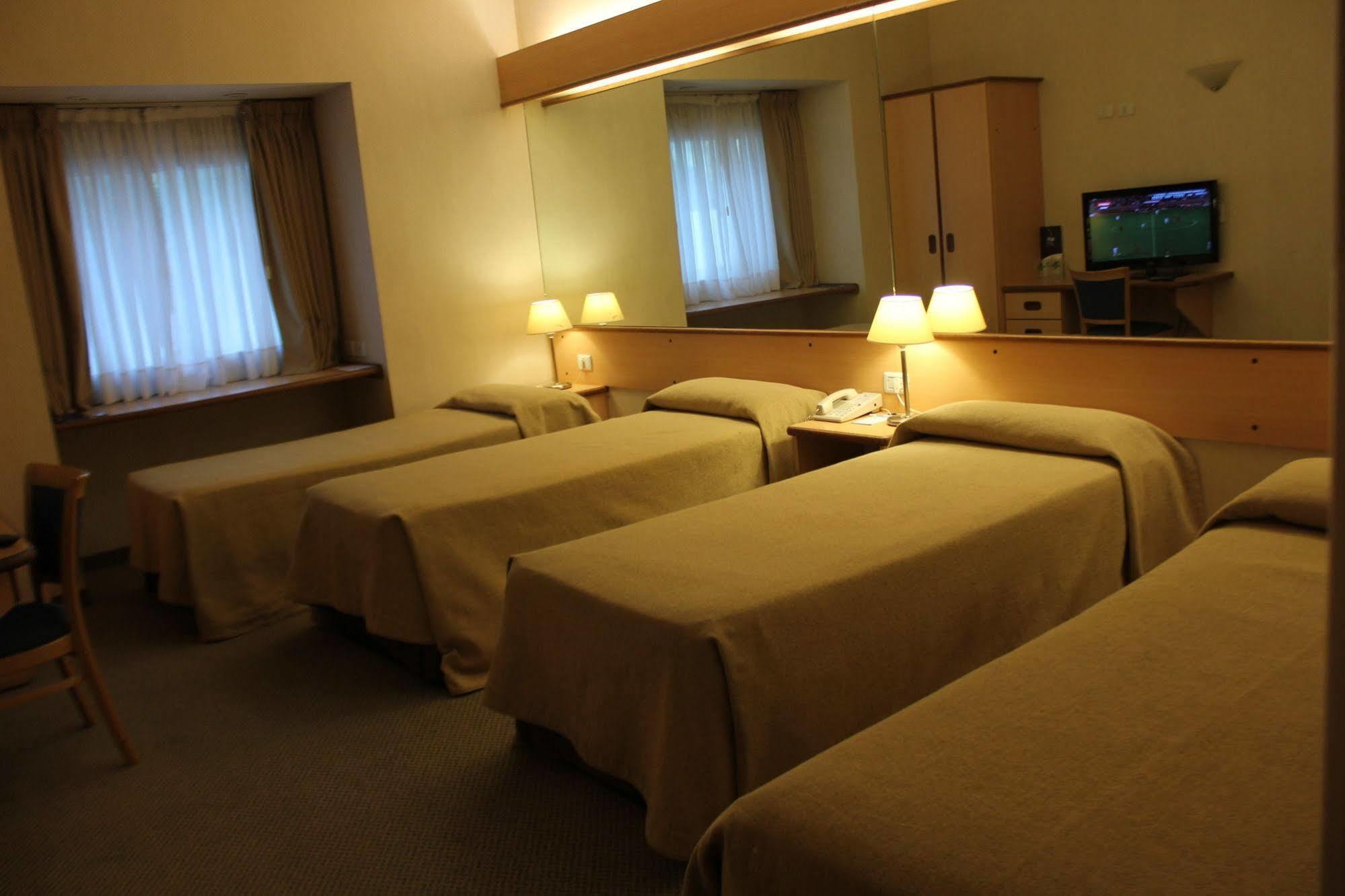 Hotel Aeroparque Inn & Suites Buenos Aires Dış mekan fotoğraf