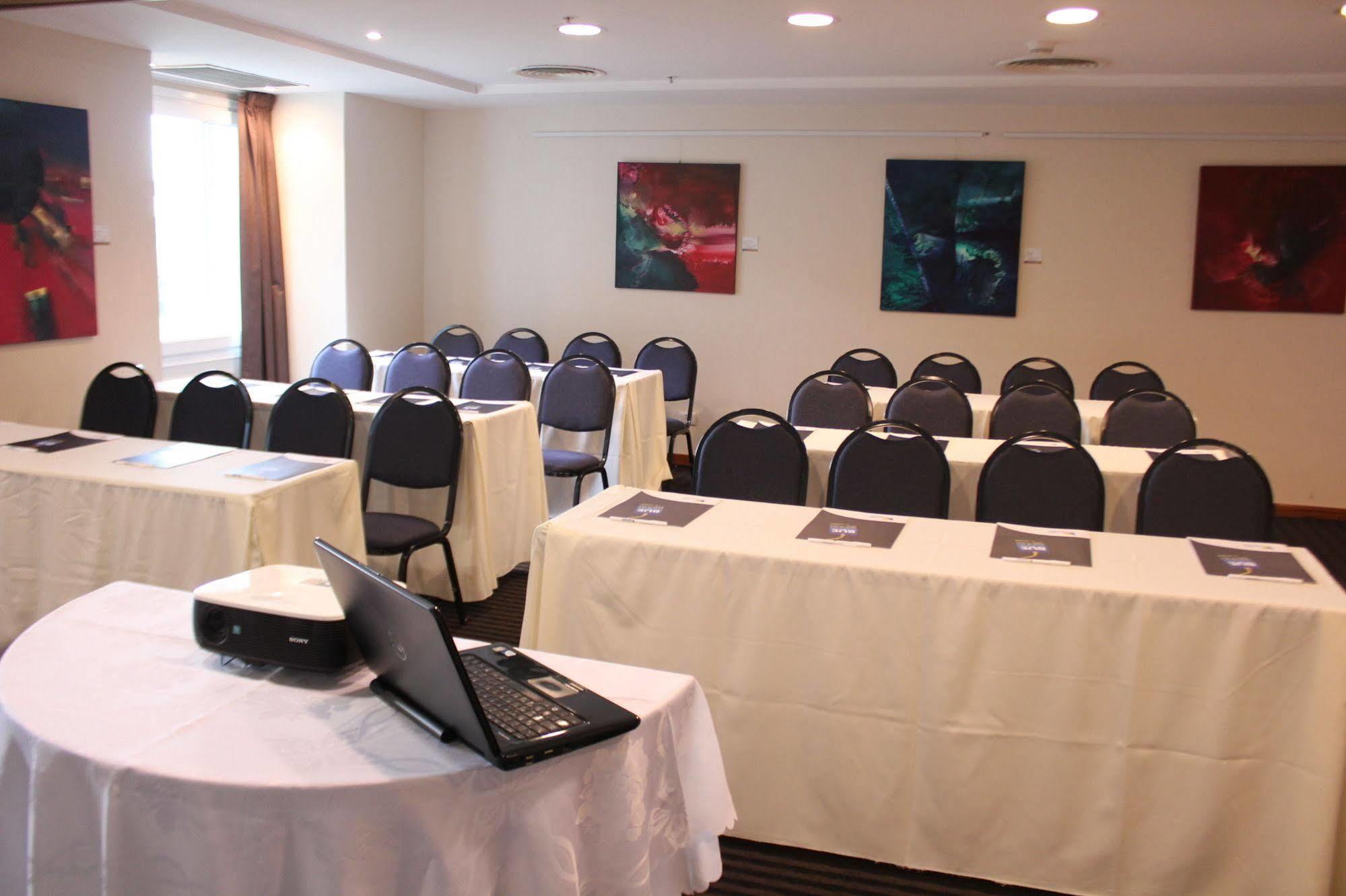 Hotel Aeroparque Inn & Suites Buenos Aires Dış mekan fotoğraf
