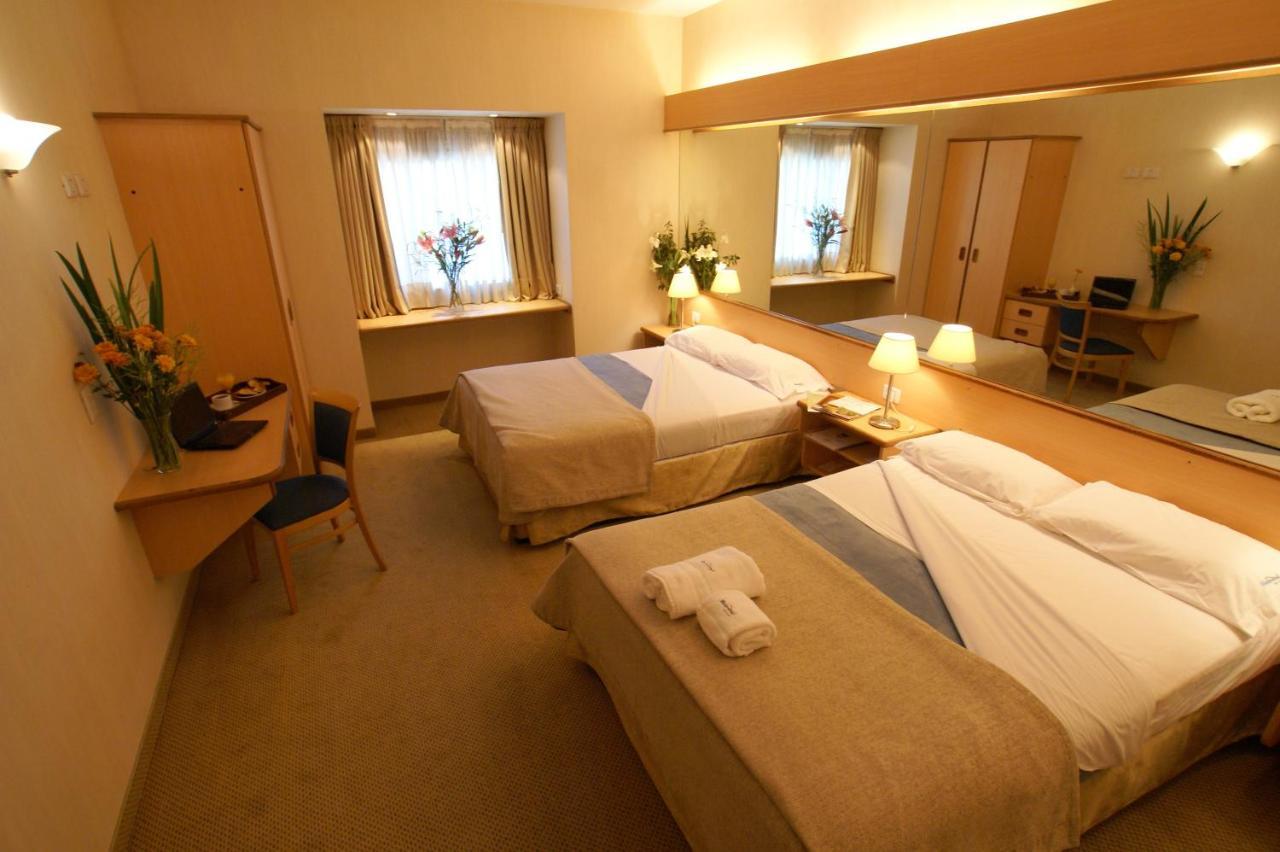 Hotel Aeroparque Inn & Suites Buenos Aires Dış mekan fotoğraf