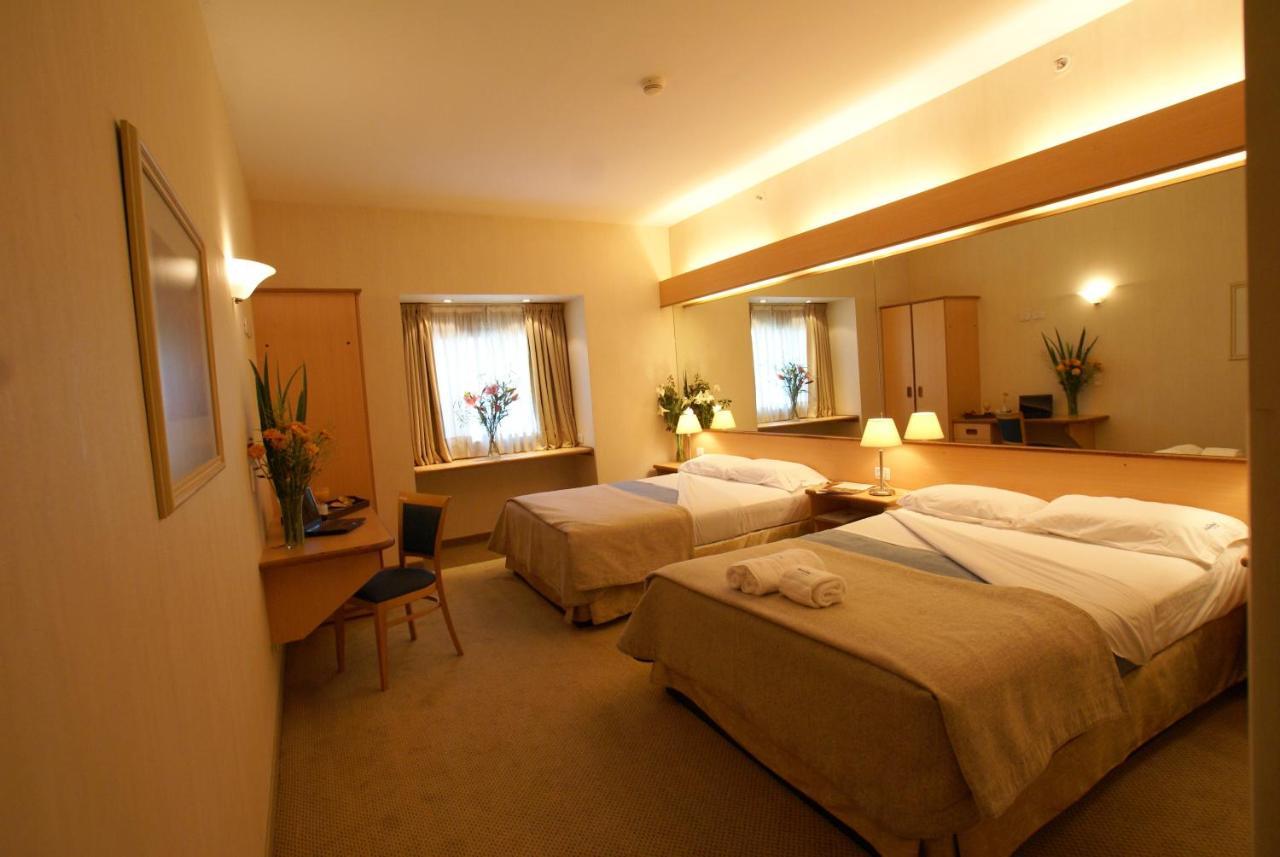 Hotel Aeroparque Inn & Suites Buenos Aires Dış mekan fotoğraf